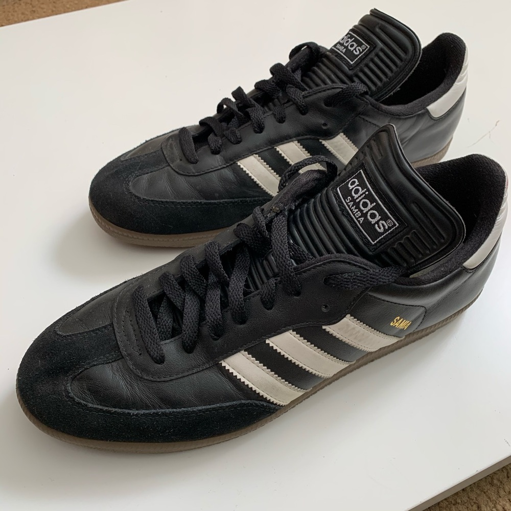 BLACK ADIDAS SAMBA CLASSIC SNEAKERS
